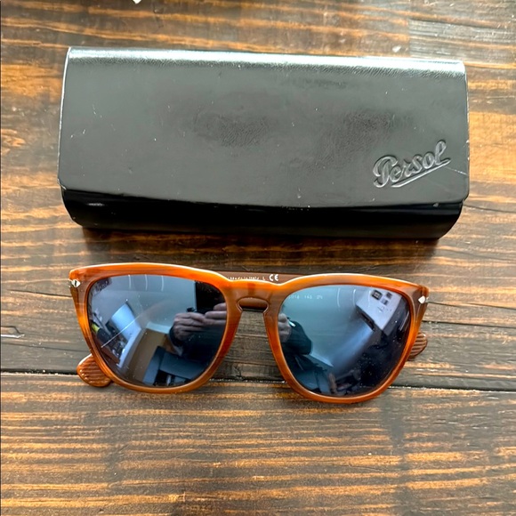 Persol 3024s non polar unisex Sunglasses with Black Case blue flash lens - Picture 1 of 11